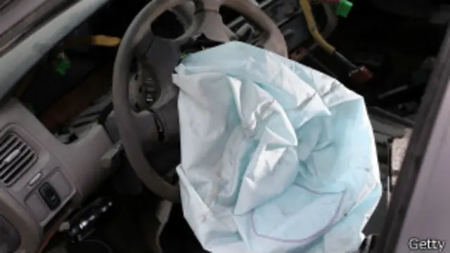 တာကာတာ ကုမ္ပဏီရဲ့ လေအိတ် ချို့ယွင်းမှုကြောင့် ကားစင်းရေ သန်း ၃၀ ကျော် ပြန်သိမ်းခဲ့ရ။