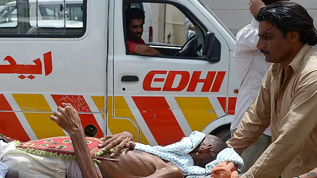 کراچی میں حکام کے مطابق گرمی سے 11 سو سے زائد ہلاکتیں ہو چکی ہیں