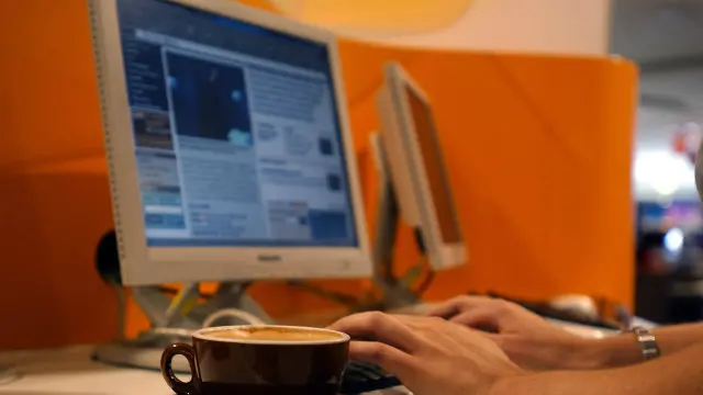 پاکستان کی سینیٹ کی دفاعی کمیٹی کو پیش کی جانے والی ایک تجویز میں اس نے 2013 میں آئی ایس آئی کی جانب سے آئی پی مانیٹرنگ نظام کے مناسب ہونے، اس کی قانونی حیثیت اور ضرورت سے متعلق تحقیقات کا مشورہ دیا ہے