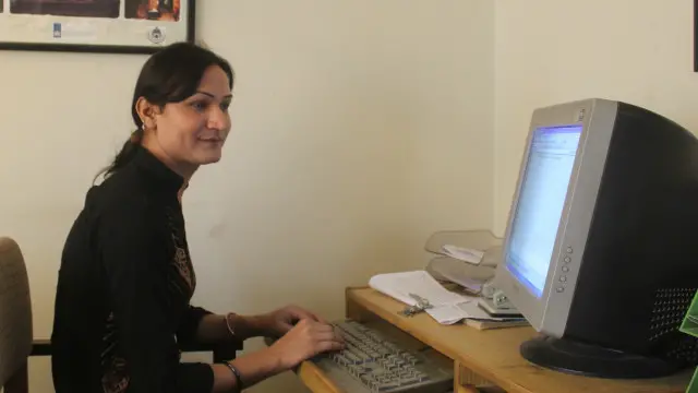 مجھے کمپیوٹر کے استعمال کا بنیادی علم حاصل ہے اور میری خواہش ہے کہ میں مزید تعلیم حاصل کر سکوں اور اپنی قابلیت میں مزید بہتری لا سکوں