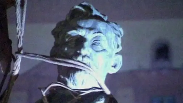 苏联解体前夕在克格勃总部对面卢比扬卡广场的捷尔任斯基的雕像被拆除