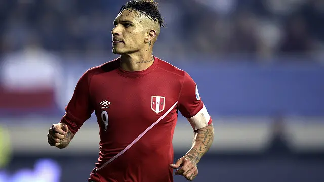 Paolo Guerrero mencetal tiga gol saat Peru melumat Bolivia di babak perempat final Copa America 2015.
