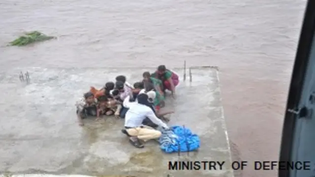 गुजरात में राहत व बचाव कार्य