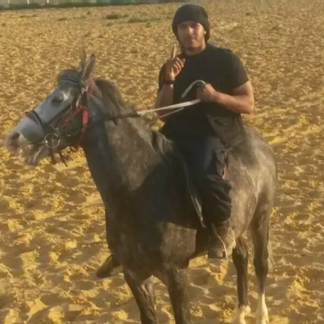 Abu Taubah di atas kudanya.