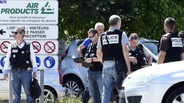 法国里昂附近一家工厂怀疑遭伊斯兰国成员袭击，一名男子被斩首。