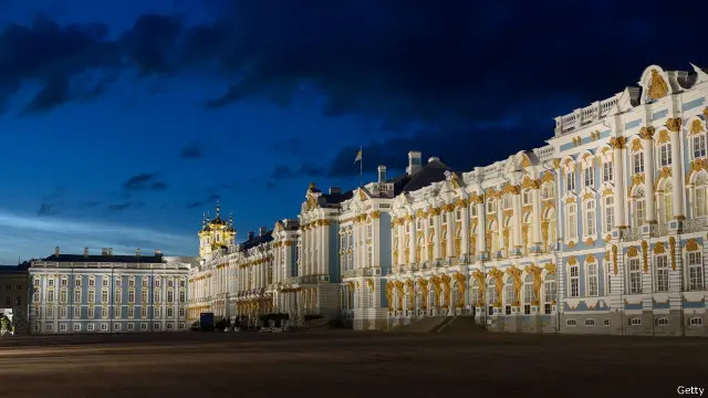 در سنت پترزبورگ در شمال روسیه طول روز در ماه ژوئن تا ۲۲ ساعت هم میرسد