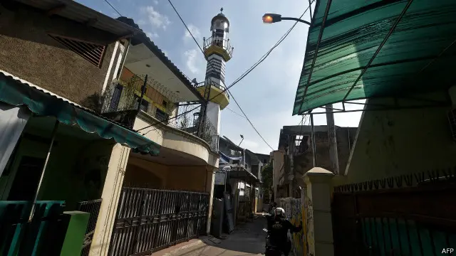 Kementerian agama mengaku tidak bisa memberikan sanksi kepada pengelola masjid yang melanggar aturan tata cara pengerasan suara. 