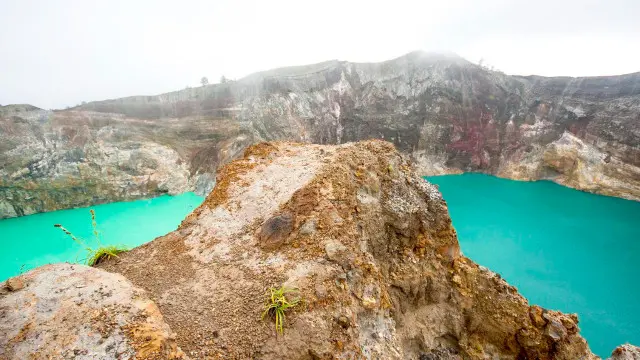 Kawah hijau Kelimutu