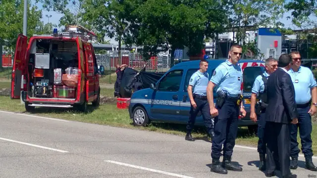 ذرائع کے مطابق فضائی مصنوعات بنانے والی اس فیکٹری پر حملے کے دوران کئی چھوٹے دھماکے بھی ہوئے۔ ’ایئر پراڈکٹس‘ نامی یہ کپمنی امریکی ہے۔