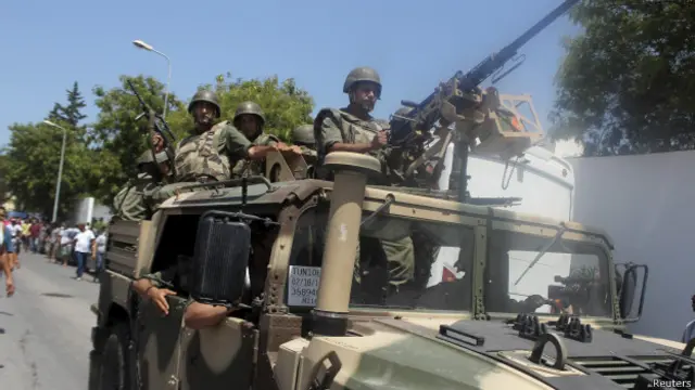 突尼斯军警开始搜捕恐怖分子。