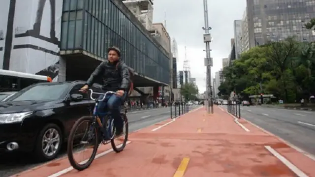 Jalur sepeda yang akan dibuka di Avenida Paulista, pada Minggu (28/06), sarat dengan makna.