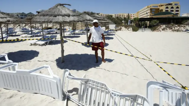 হামলার পরদিন ইমপিরিয়াল মারহাবা হোটেলের শূণ্য সৈকত