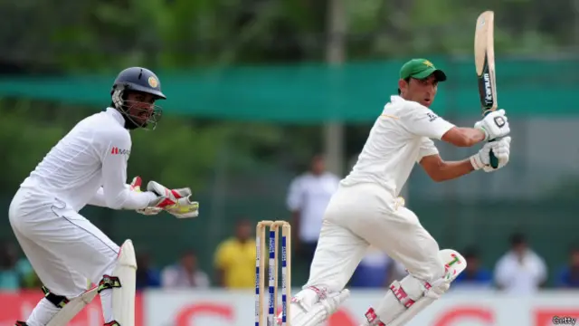 اس سیریز میں یونس خان کا بلا خاموش رہا ہے جس کا اثر ٹیم پر بھی پڑا ہے