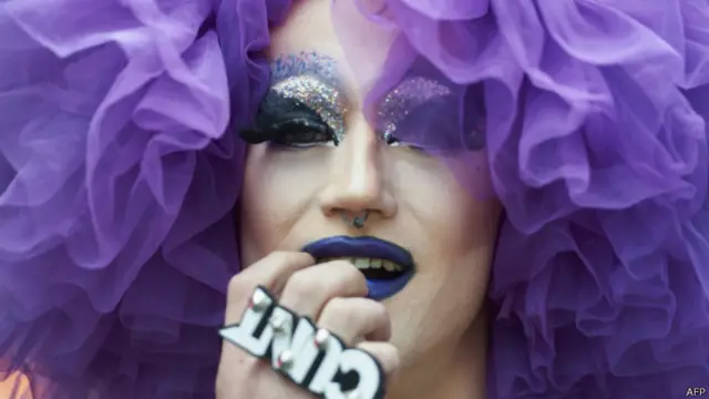 Участник гей-парада в Лондоне