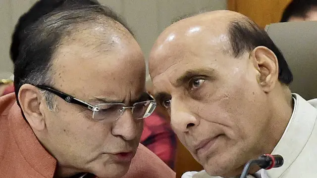 انہوں نے کہا کہ اصل بھارتی آئین میں لفظ سیکولر نہیں تھا اور 42 ویں ترمیم کر کے اس میں سیکولر اور سوشلسٹ شامل کیے گئے 