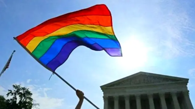 समलैंकिग शादियों के समर्थकों का झंडा 