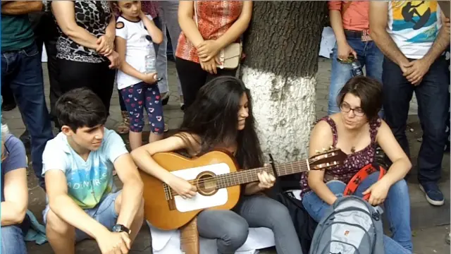 تجمع معترضان در ایروان به شکل شبانه‌روزی ادامه دارد 