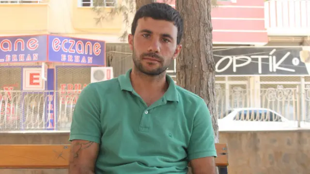 Mehmud Hesen, Türkiye'ye tedaviye getirilen babasının IŞİD'in keskin nişancıları tarafından vurulduğunu söylüyor.