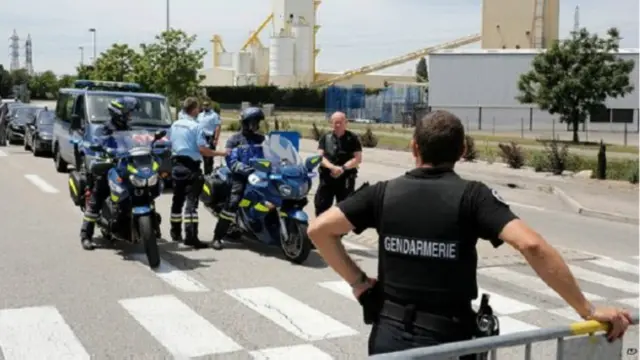 Otoritas kemanan Prancis, seperti dikutip aparat kejaksaan Paris mengatakan, tersangka mulai berbicara kepada penyidik setelah awalnya memilih diam.