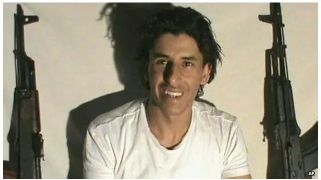 Polisi Tunisia telah menembak mati sang pelaku penembakan, seorang mahasiswa yang belakangan diketahui bernama Seifeddine Rezgui.