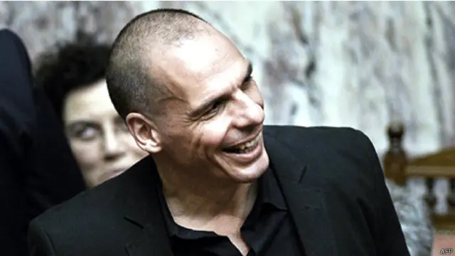 فاروفاكيس: "مفتاح حل" الأزمة المالية التي تعصف ببلاده موجود لدى المستشارة الألمانية انجيلا ميركل