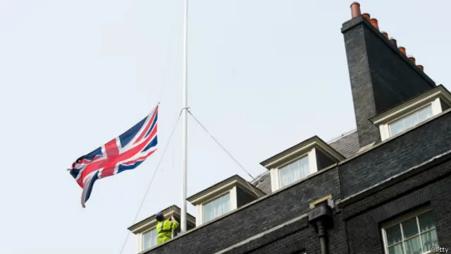 Флаг над Даунинг-Стрит