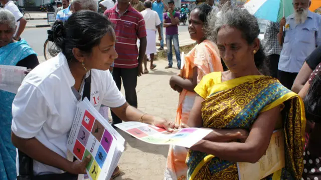 இந்த இயக்கம் தொடர்பாக விழிப்புணர்வை ஏற்படுத்த துண்டுப் பிரசுரங்கள் விநியோகிக்கப்பட்டுவருகின்றன.