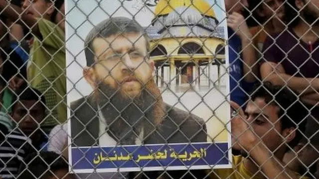 عدنان قادر کو مسلمان جہادی گروہ سے وابستگی کا الزام ہے وہ نو بار گرفتار ہو چکے ہیں اور ایک سال کی قید کاٹ چکے ہیں