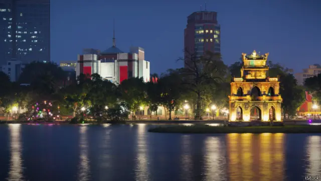 Giai điệu 'Mặt hồ Gươm vẫn lung linh mây trời' của nhạc sỹ Phan Nhân đã được hát lên qua nhiều thế hệ