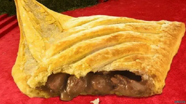 مخابز غريغز البريطانية تعتقد أن فستان ريهانا يشبه إحدى فطائر اللحم التي تصنعها