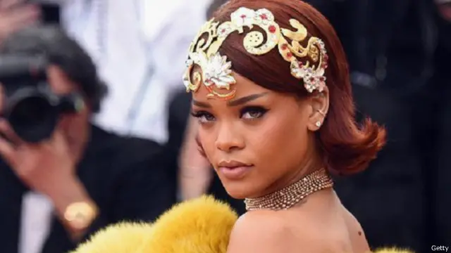 تصميم الفستان استغرق 50 ألف ساعة 