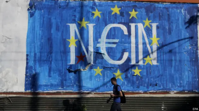 Perdana Menteri Italia Matteo Renzi mengatakan pilihan bagi warga Yunani ialah apakah mereka ingin tetap memakai euro atau kembali menggunakan drachma.