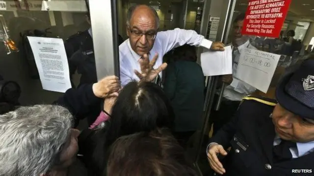 سات جولائی تک ایک دن میں زیادہ سے زیادہ 60 یورو تک رقم نکلوائی جا سکے گی