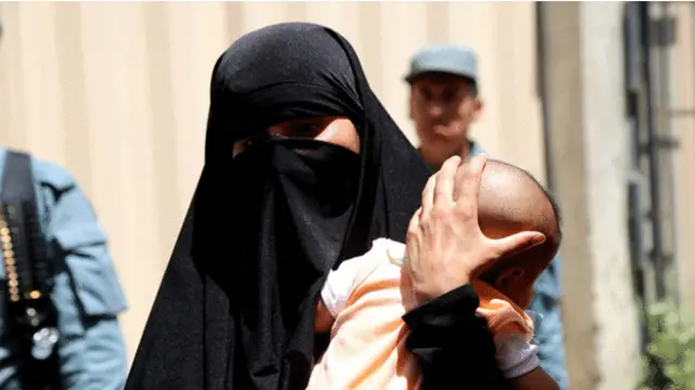 زیادتی کا شکار خاتون نے غیرمعمولی قدم اٹھاتے ہوئے افغان ٹیلی وژن پر اپنی کہانی سنائی، خواتین کے حقوق سے منسلک کارکنوں نے ان کی مدد کی