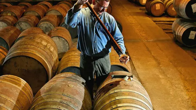 Bruichladdich là xưởng rượu duy nhất trên đảo Islay sản xuất ra các loại whisky không mang hương vị khói