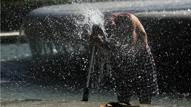 گرمی کی لہر پھیلنے کے خدشے سے فرانس اور برطانیہ میں بھی تشویش پائی جاتی ہے۔
