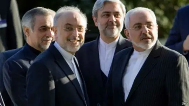 Le sourire de la délégation iranienne aux pourparlers de Vienne