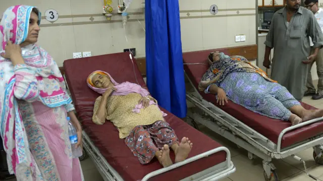 صوبائی حکومت کا کہنا ہے کہ گرمی اور لو سے ہلاک ہونے والوں میں زیادہ تعداد ان غریبوں کی ہے جن کے پاس رہنے کو گھر نہیں ہیں۔