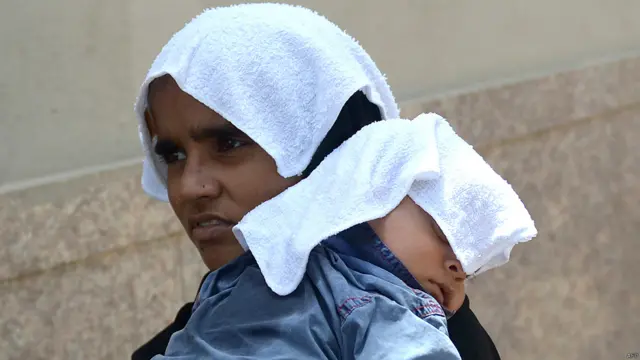 کراچی میں گذشتہ دنوں شدید گرمی پڑنے سے 1300 کے قریب افراد ہلاک ہو گئے۔
