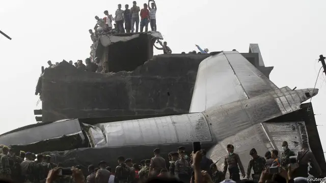 49 جثة من جثث الضحايا نقلت إلى المستشفى.