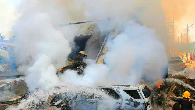 Jika hanya satu mesin yang mati, pesawat masih bisa terbang, tapi tidak jika dua mesin yang mati.