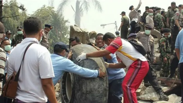 Крушение самолета в Индонезии