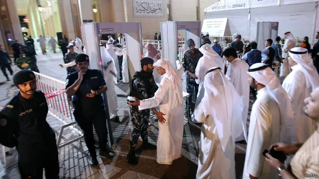 تعزيز الإجراءات الأمنية حول المساجد في الكويت