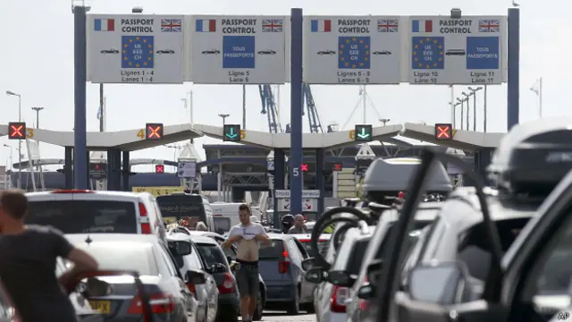 Автомобильная очередь в порту Кале