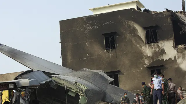 انڈونیشیا میں ماضی میں بھی فوجی مال بردار طیاروں کے گرنے کے واقعات پیش آ چکے ہیں۔