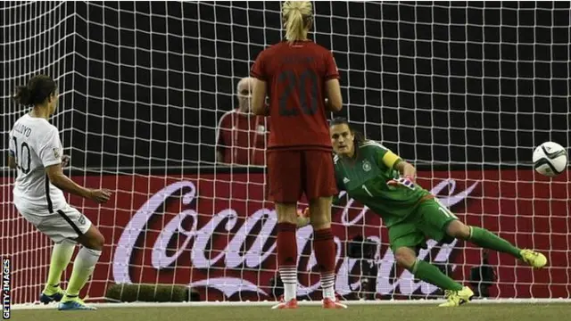 امریکہ کی کپتان کارلی لائڈ نے پینلٹی پرگول کرکے امریکہ کو سبقت دلائی