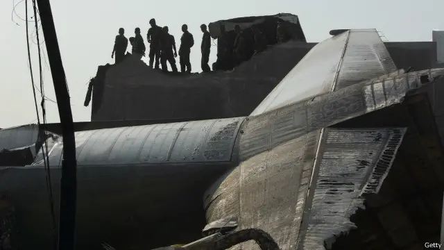 Presiden Joko Widodo sebelumnya telah memerintahkan Kementerian Pertahanan dan TNI agar mengubah secara mendasar alat utama sistem pertahanan Indonesia.