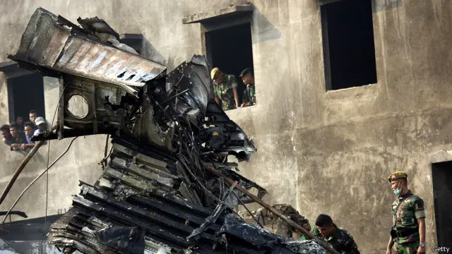 Apakah jika tak ada menara pemancar radio setinggi 35 meter itu, pesawat masih mungkin selamat?