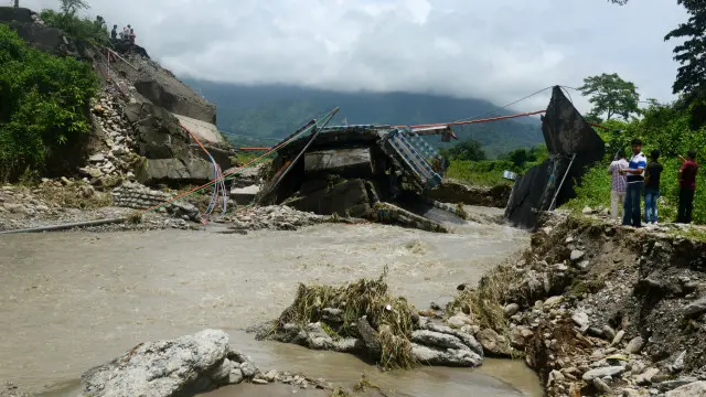 متاثرہ علاقے دوسرے علاقوں سے کٹ کر رہ گئے ہیں