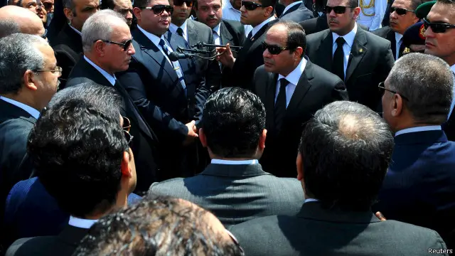 كان الرئيس المصري دعا أثناء جنازة النائب العام هشام بركات الذي اغتيل في هجوم في يونيو/حزيران إلى تشديد قوانين مكافحة الإرهاب.
